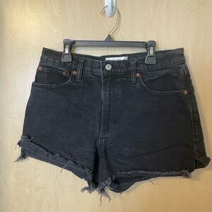Abercrombie & Fitch 4” Mom Short